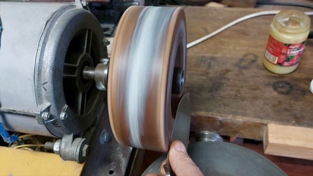 Полировка (доводка) режущей кромки ножа на кожаном приводном барабане. смотреть онлайн