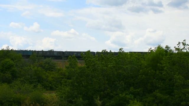 сплотка тепловозов 2ТЭ116 с грузовым поездом на перегоне Гусарка - Магедово смотреть онлайн