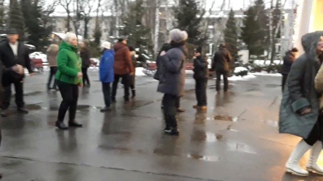 Роза белая, роза алая...💃🌹 Счастливые минуты в парке Горького💃🌹 Харьков 💃🌹Зима 2022 год смотреть онлайн