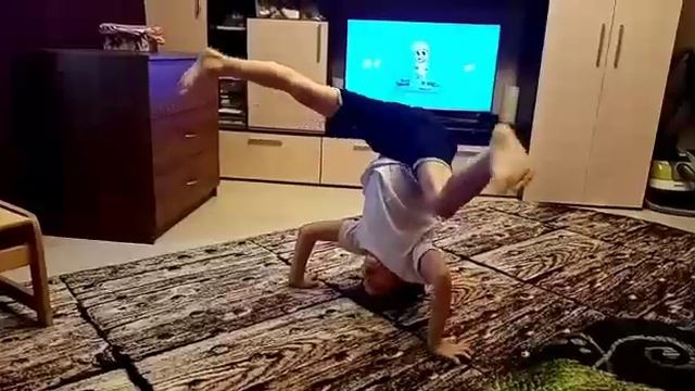 брейк данс для вас новое видео!!! заХОди я буду ждать тебя(Fayir Lor) смотреть онлайн