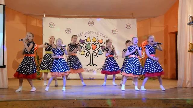 Вокальный ансамбль "Веснуши" младшая группа - Бабушка и дедушка смотреть онлайн