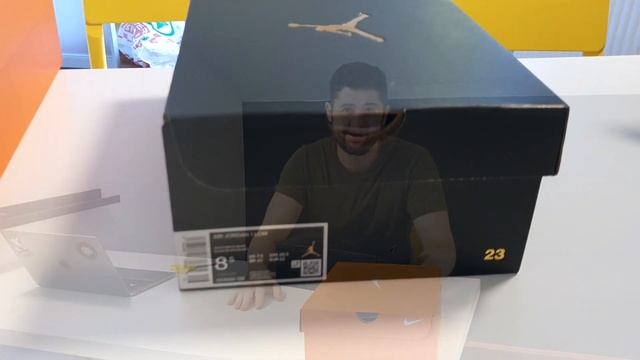 Распаковка и осмотр Nike Air Max Impact 4 и Air Jordan 1 Low.