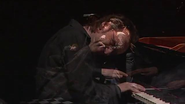 Rona Nishliu & Genti Rushi - Kur më vjen burri nga stani смотреть онлайн