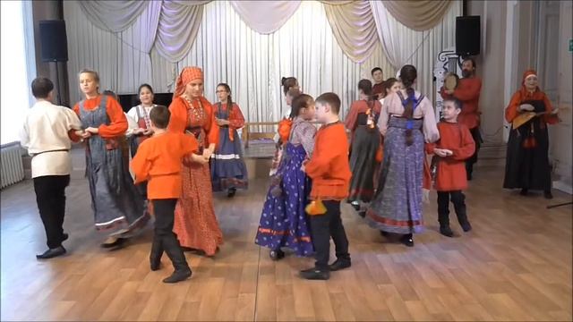 "Я не в три косы косила..." Ансамбль "Забавушка" (Саратов) смотреть онлайн