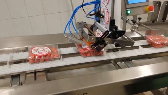 Нанесение этикетки на мягкий лоток АЭК60 смотреть онлайн