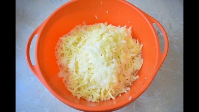 Драники. Как приготовить самое популярное блюдо белорусской кухни. Рецепт от Бабушки Специи смотреть онлайн