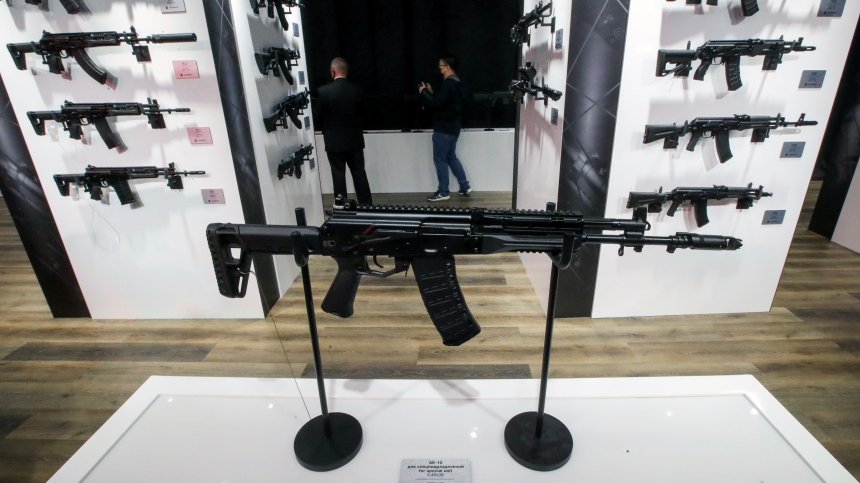 Новая модернизация автомата Калашникова АК-12: как развивается оружие в России