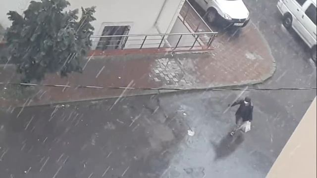 16 мая Стамбул град и ливень.