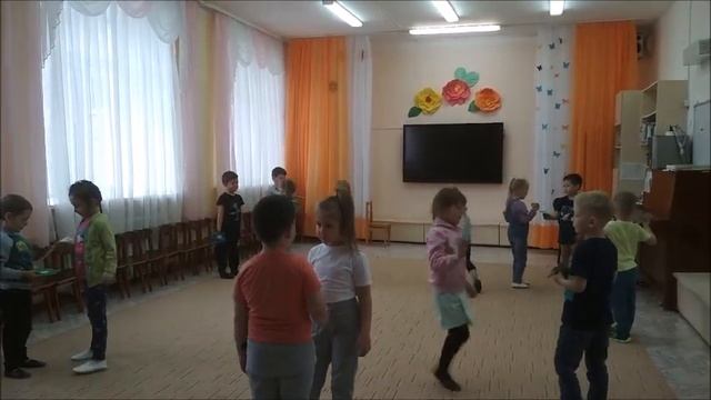 Танец мотыльков и цветочков. Разучиваем. Первое занятие. Средняя гр. МР Рожкова М.В. 2022 смотреть онлайн