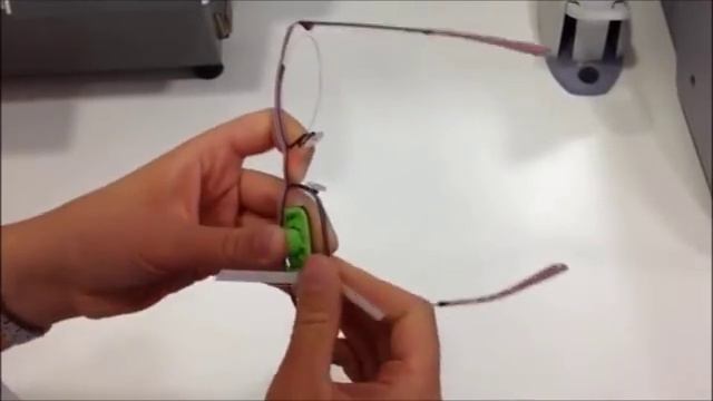 FABRICATION D'UNE PAIRE DE LUNETTES смотреть онлайн