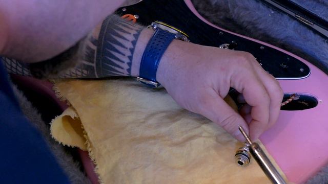 Installing the new pickguard and pickups in a squire strat: soldering an output jack смотреть онлайн