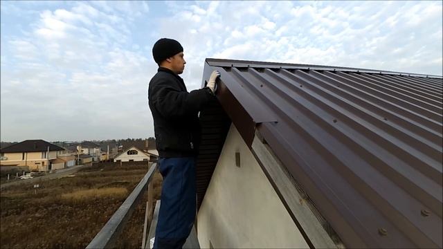 Монтаж торцевых планок. Как зашить свес кровли металлом своими руками?