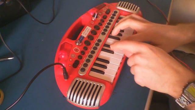 Circuit Bent ELC Keyboard by freeform delusion смотреть онлайн