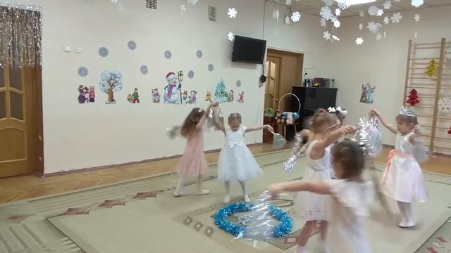 Коллектив "Звездочки" Танец снежинок смотреть онлайн