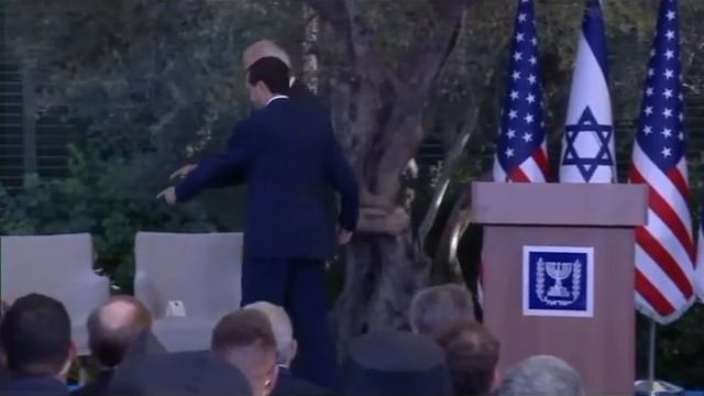 Дед Байден снова потерялся смотреть онлайн