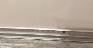 Как установить плинтус на гипсокартонную стену Новое крепление !Новое видео