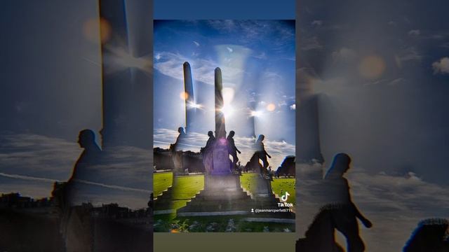 Vue HDR de Paris le jardin du Luxembourg le soleil pointe son nez derrière cette statue bien belle смотреть онлайн