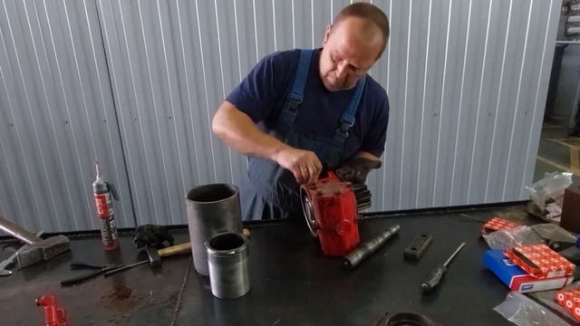 Ремонт поворотного редуктора Palfinger смотреть онлайн