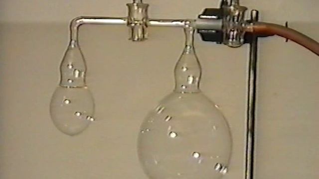 ЗАВИСИМОСТЬ ДАВЛЕНИЯ ОТ РАДИУСА.ФИЗИКА.ХРОНИКА смотреть онлайн