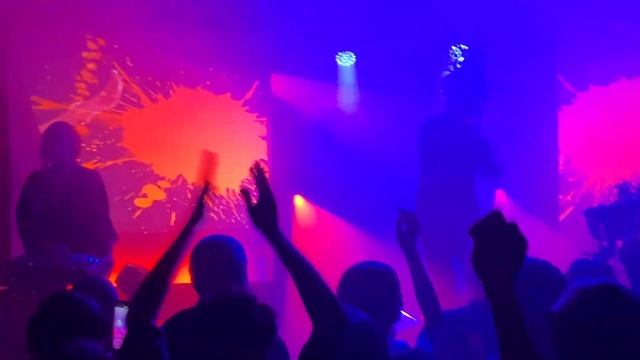 IAMX - I Come With Knives [4K] live @ Paris Trabendo 10.10.2023 [Darkwave / Synthpop] смотреть онлайн