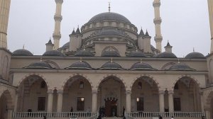 Мусульмане отмечают один из двух главных праздников в исламе - Ураза-байрам