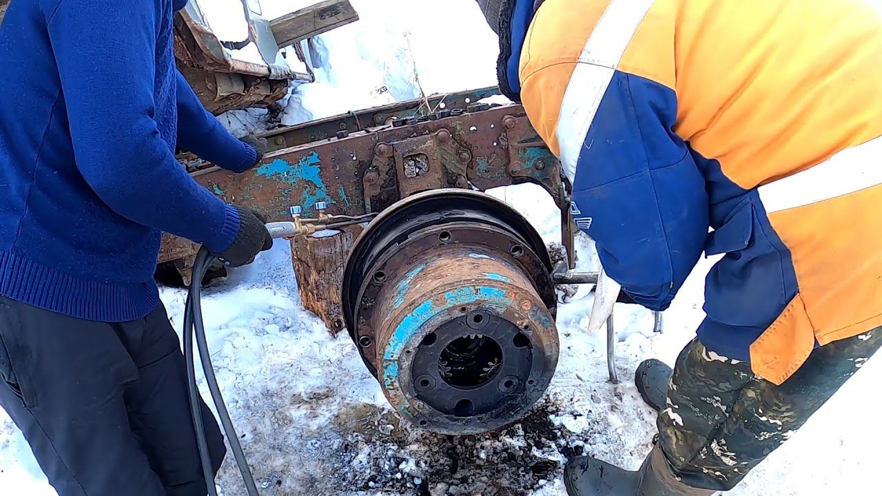 Продолжаем воскрешать горбатого! Ремонт тормозов и бортового редуктора! смотреть онлайн