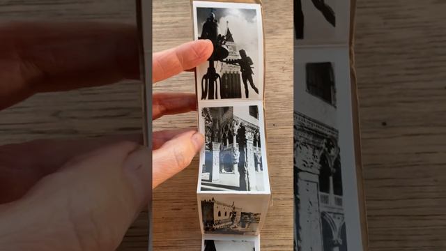 Ricordo di Venezia: Flip Through of small vintage accordion book смотреть онлайн