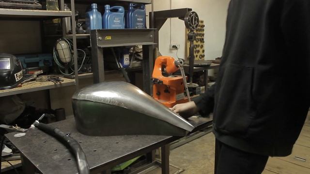 Сделал бензобак на H-D Sportster | Custom Gas Tank For Harley Sportster