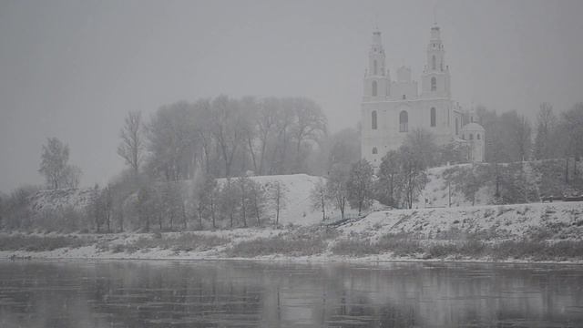 Софийский Собор в Полоцке. Зима. Идёт снег. смотреть онлайн