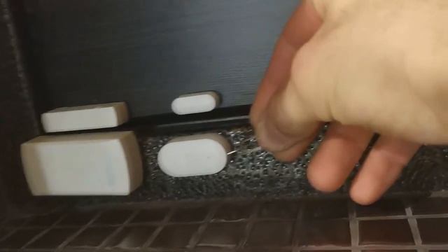 Распаковка и установка Датчика открытия дверей и окон Xiaomi Mi Smart Home Door Sensors смотреть онлайн