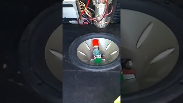 Очень большие басы в приоре!!! 1 саб и на него усилитель мощьный смотреть онлайн