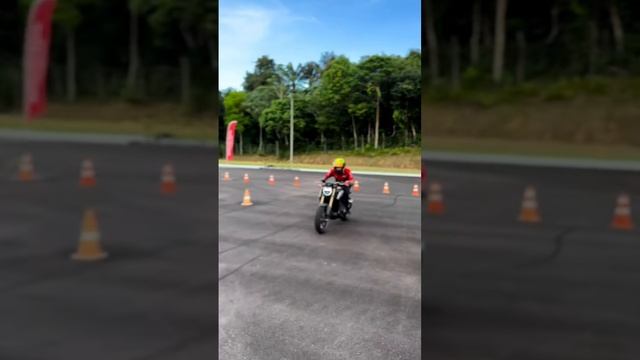 #grauderua #cb500f #honda #hornet #welling #transito #motovlog #viralshorts #shots #hornet смотреть онлайн