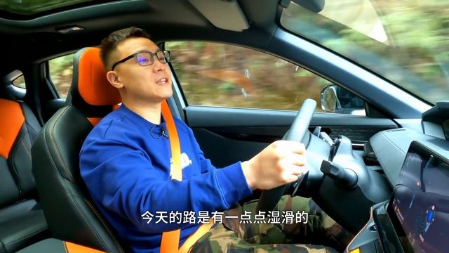 好看又能打，长安UNI-V来搅局了【曾颖卓车评】 смотреть онлайн