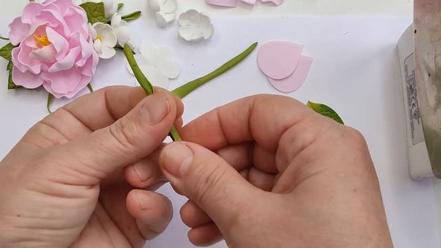 DIY/МК ЗАКОЛКА НІЖНІСТЬ із ФОАМІРАНУ /FLOWERS from FOAMIRAN смотреть онлайн