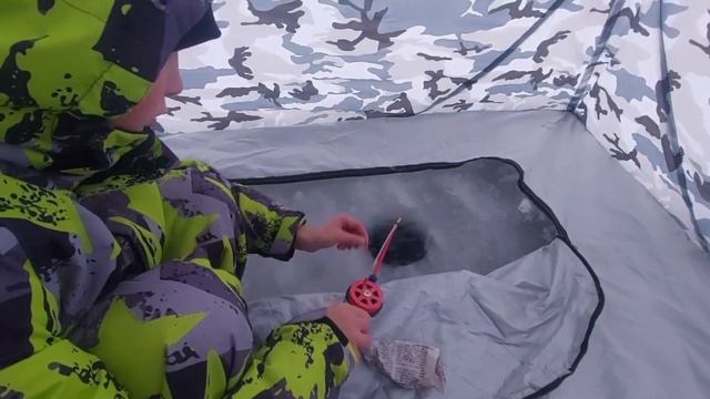 Завершающая Рыбалка в 2023 году | Зимняя рыбалка | Рыбалка зимой в палатке смотреть онлайн