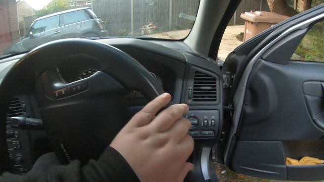 Volvo V70 XC70 00-04 Battery Replacement