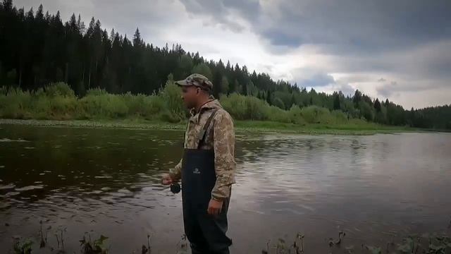Таежный быт. Солим солонцы.Живем в тайге в избе. Рыбачим. Дерево упало возле избы. Собираем клещей. смотреть онлайн