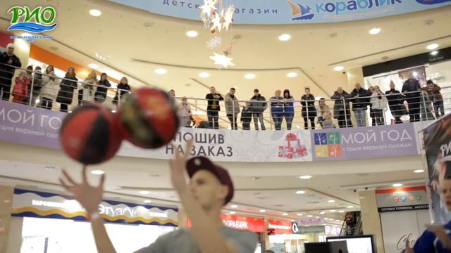 ТРЦ РИО Коломна Чемпионат по Футбольному Фристайлу 30.11.2013г смотреть онлайн