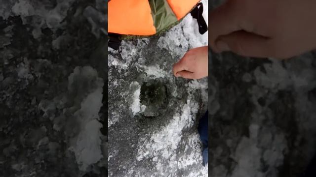 Огромный окунь на рыбалке смотреть онлайн