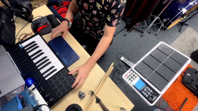 Alesis VI25 + Roland Octapad SPD30 - looping смотреть онлайн