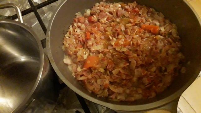 ЖАРЕНЫЕ МАКАРОНЫ С БЕКОНОМ!!! ГОТОВИТСЯ ПРОСТО, ПОЛУЧАЕТСЯ ВКУСНО!!!
