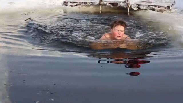 прорубь и не один морж смотреть онлайн
