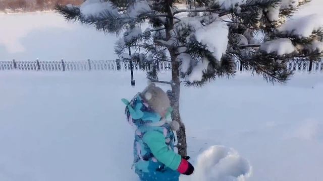 Лепим / Играем / Гуляем / Рисуем снег / 1год10месяцев смотреть онлайн