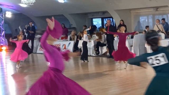 Віденський вальс. Dnipro dance stars. Дніпро. 31.10.2021. Соло Ювенали Д. Стандарт. Фінал смотреть онлайн