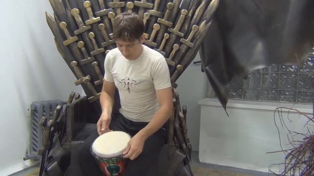 Профессиональный музыкант демонстрирует возможности китайского джембе смотреть онлайн