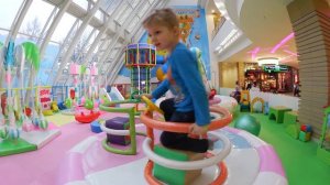 Vlog ● ЦЕЛАЯ КОМНАТА ШАРИКОВ Развлекательный детский центр с горками и батутами бассейном с шарикам