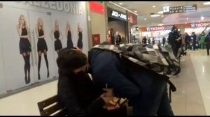 Как вам поцеловать незнакомую вам девушку?)