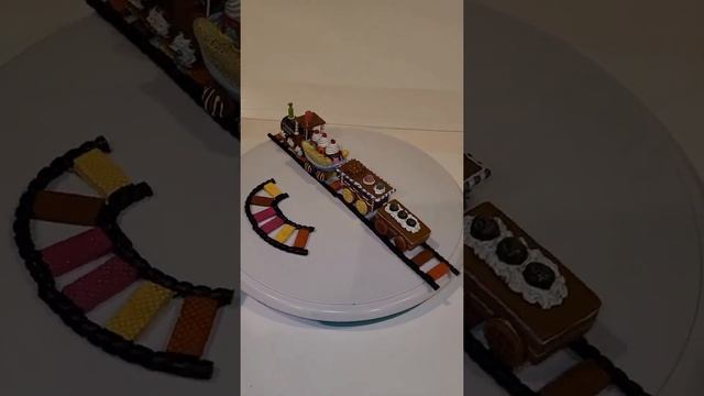 Sugar & Spice LEMAX Train CHRISTMAS GINGERBREAD VILLAGE смотреть онлайн