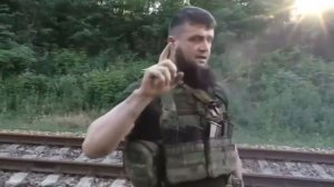 Украинские рельсы и шпалы атакуют бедного кадыровца )))))