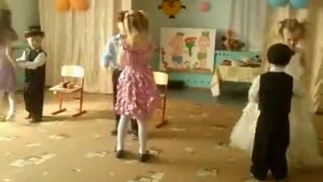 девушки фабричные *дети в саду на 8 марта смотреть онлайн